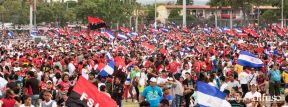 Rosario y Daniel celebran junto al pueblo 38 años de Revolución