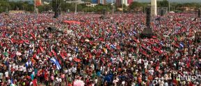 Rosario y Daniel celebran junto al pueblo 38 años de Revolución