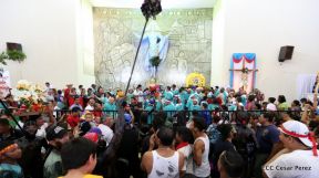 Miles de fieles acompañan a Santo Domingo en su regreso a Las Sierritas