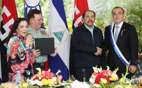 Daniel y Rosario otorgan orden Ejército de Nicaragua” a Ministro de Defensa de Taiwán