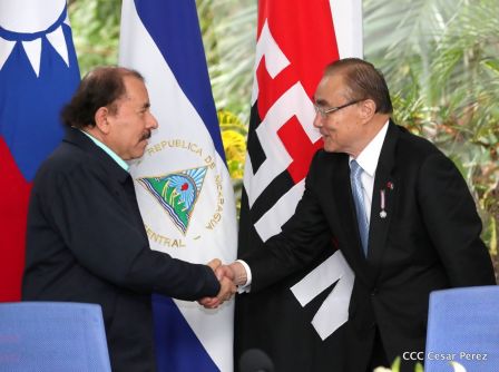 Daniel y Rosario otorgan orden Ejército de Nicaragua” a Ministro de Defensa de Taiwán