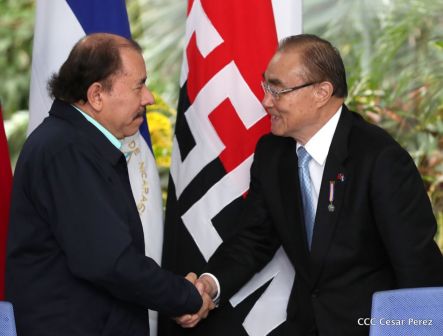 Daniel y Rosario otorgan orden Ejército de Nicaragua” a Ministro de Defensa de Taiwán