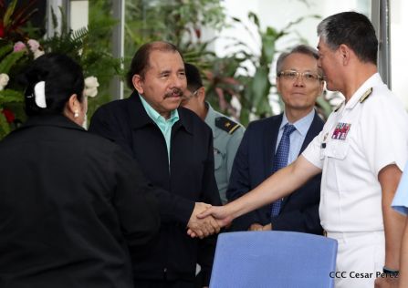 Daniel y Rosario otorgan orden Ejército de Nicaragua” a Ministro de Defensa de Taiwán