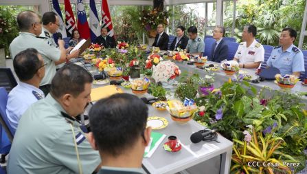 Daniel y Rosario otorgan orden Ejército de Nicaragua” a Ministro de Defensa de Taiwán
