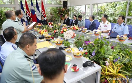 Daniel y Rosario otorgan orden Ejército de Nicaragua” a Ministro de Defensa de Taiwán