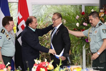 Daniel y Rosario otorgan orden Ejército de Nicaragua” a Ministro de Defensa de Taiwán