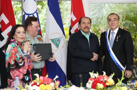 Daniel y Rosario otorgan orden Ejército de Nicaragua” a Ministro de Defensa de Taiwán