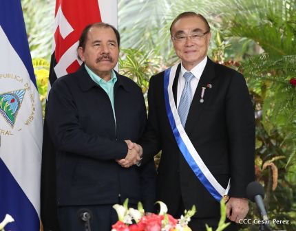 Daniel y Rosario otorgan orden Ejército de Nicaragua” a Ministro de Defensa de Taiwán