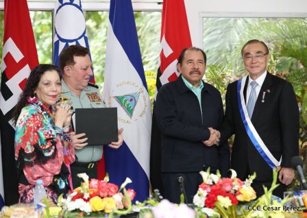 Daniel y Rosario otorgan orden Ejército de Nicaragua” a Ministro de Defensa de Taiwán