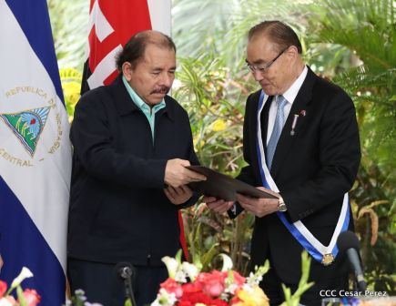 Daniel y Rosario otorgan orden Ejército de Nicaragua” a Ministro de Defensa de Taiwán