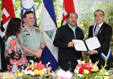 Daniel y Rosario otorgan orden Ejército de Nicaragua” a Ministro de Defensa de Taiwán