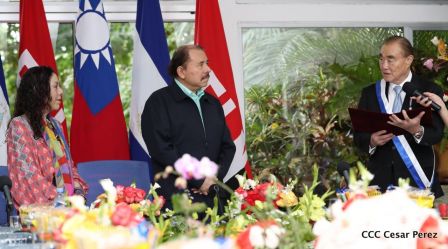 Daniel y Rosario otorgan orden Ejército de Nicaragua” a Ministro de Defensa de Taiwán