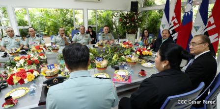 Daniel y Rosario otorgan orden Ejército de Nicaragua” a Ministro de Defensa de Taiwán