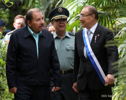 Daniel y Rosario otorgan orden Ejército de Nicaragua” a Ministro de Defensa de Taiwán