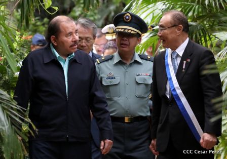 Daniel y Rosario otorgan orden Ejército de Nicaragua” a Ministro de Defensa de Taiwán
