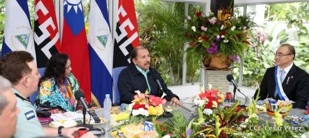 Daniel y Rosario otorgan orden Ejército de Nicaragua” a Ministro de Defensa de Taiwán