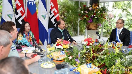 Daniel y Rosario otorgan orden Ejército de Nicaragua” a Ministro de Defensa de Taiwán