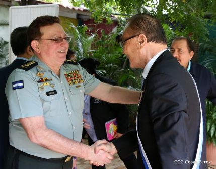 Daniel y Rosario otorgan orden Ejército de Nicaragua” a Ministro de Defensa de Taiwán
