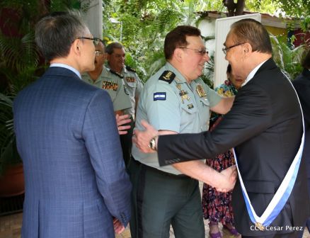 Daniel y Rosario otorgan orden Ejército de Nicaragua” a Ministro de Defensa de Taiwán
