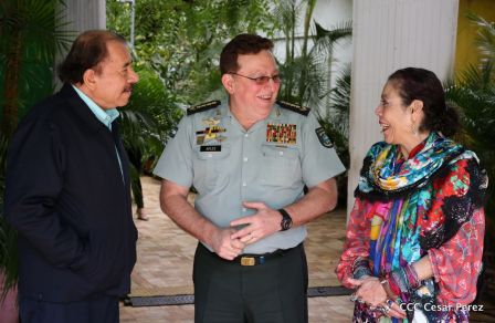 Daniel y Rosario otorgan orden Ejército de Nicaragua” a Ministro de Defensa de Taiwán