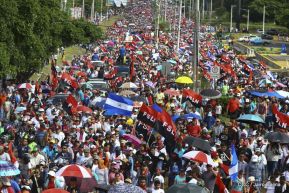 Miles piden Justicia para las víctimas del terrorismo golpista y conmemoran el 38 Aniversario de la Alfabetización