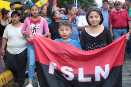 Por Nuestros Héroes del Amor que nos dejaron la obligación de mantener nuestra Nicaragua, Siempre Libre