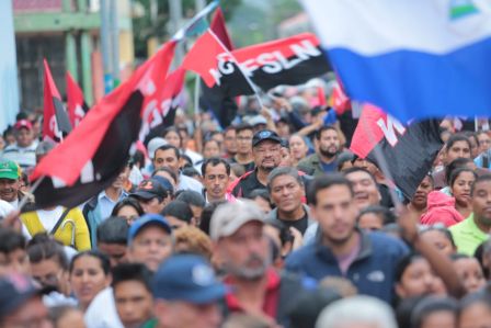 Por Nuestros Héroes del Amor que nos dejaron la obligación de mantener nuestra Nicaragua, Siempre Libre