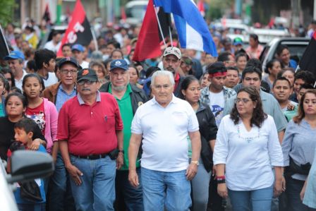Por Nuestros Héroes del Amor que nos dejaron la obligación de mantener nuestra Nicaragua, Siempre Libre