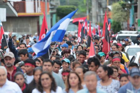 Por Nuestros Héroes del Amor que nos dejaron la obligación de mantener nuestra Nicaragua, Siempre Libre