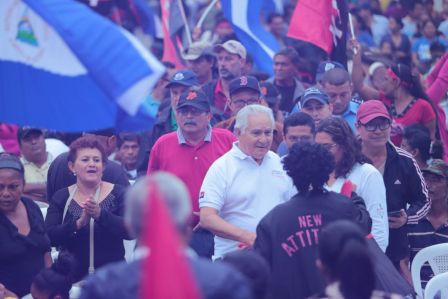 Por Nuestros Héroes del Amor que nos dejaron la obligación de mantener nuestra Nicaragua, Siempre Libre
