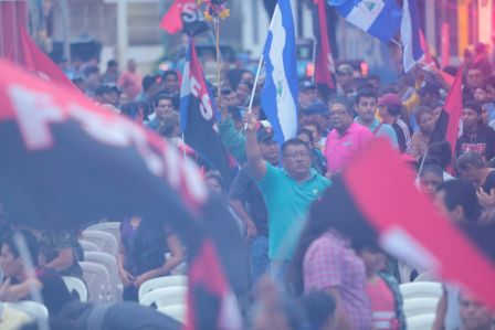 Por Nuestros Héroes del Amor que nos dejaron la obligación de mantener nuestra Nicaragua, Siempre Libre