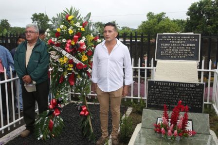 Por Nuestros Héroes del Amor que nos dejaron la obligación de mantener nuestra Nicaragua, Siempre Libre
