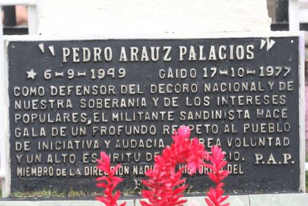 Por Nuestros Héroes del Amor que nos dejaron la obligación de mantener nuestra Nicaragua, Siempre Libre
