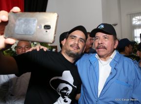 Homenaje al héroe del amor Bismarck Martínez