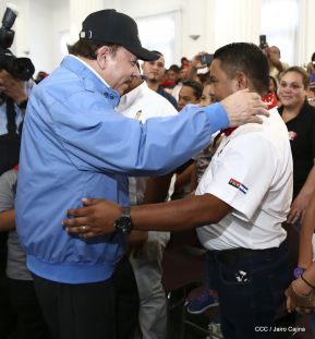 Homenaje al héroe del amor Bismarck Martínez