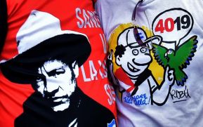 La muchedumbre amorosa y las camisetas 40-19