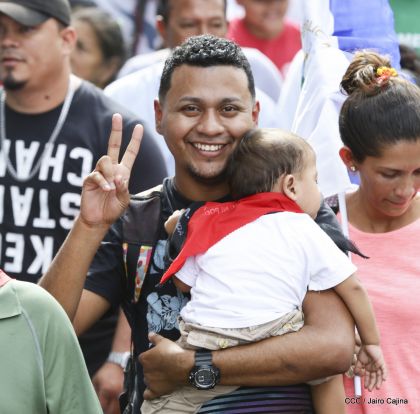 Caminando como raza nicaragüense que sabe de luchas y de honor celebrando las glorias y victorias de Rubén Darío