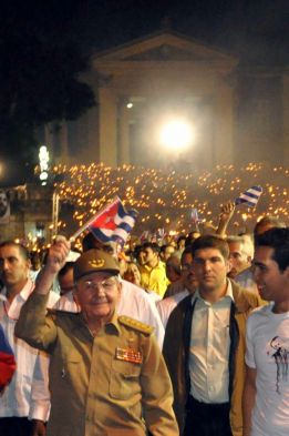 Daniel y Rosario participaron en Marcha de las Antorchas en Cuba