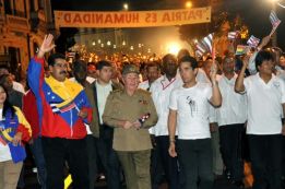 Daniel y Rosario participaron en Marcha de las Antorchas en Cuba