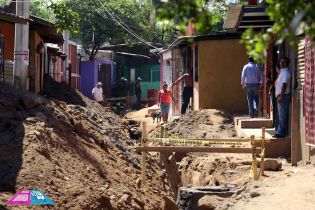 Instalación de Alcantarillado Sanitario en barrio Las Torres (Managua)