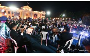 Concierto de música navideña en la Plaza de la Revolución
