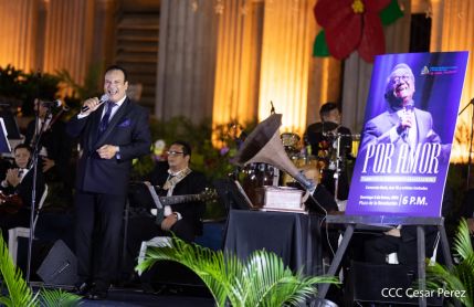 Homenaje musical a Armando Manzanero en la Plaza de la Revolución