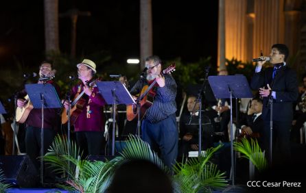 Homenaje musical a Armando Manzanero en la Plaza de la Revolución
