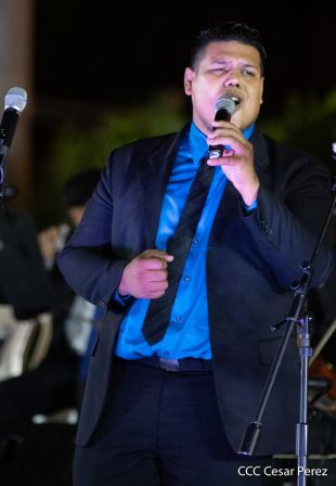 Homenaje musical a Armando Manzanero en la Plaza de la Revolución