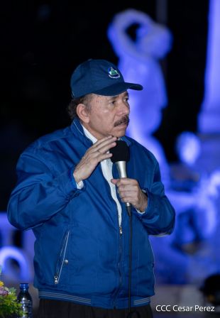 Encuentro del Presidente Daniel y la Compañera Rosario con las Familias de nuestra Nicaragua Bendita
