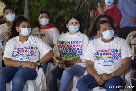 Encuentro del Presidente Daniel y la Compañera Rosario con las Familias de nuestra Nicaragua Bendita