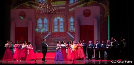 Puesta en escena de La Traviata del italiano Giuseppe Verdi
