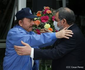 Presidente Daniel Ortega y Vicepresidenta Rosario en encuentro con delegación de Irán