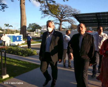 Presidente Daniel y Vicepresidenta Rosario en visita a la sede del BCIE en Managua