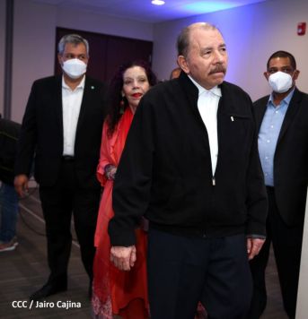 Presidente Daniel y Vicepresidenta Rosario en visita a la sede del BCIE en Managua